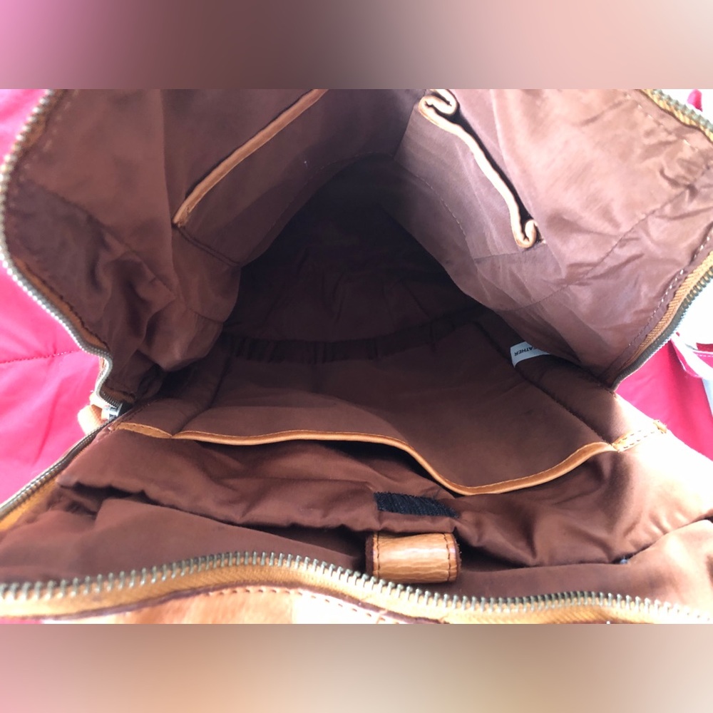 Leather backpack - Picture 7 of 11